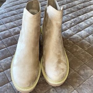 Women's Platform Chelsea Boots, Chunky, Size 8, NEW with Box